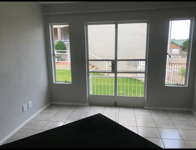 2 BEDROOM PROPERTY TO RENT IN ROODEKRANS